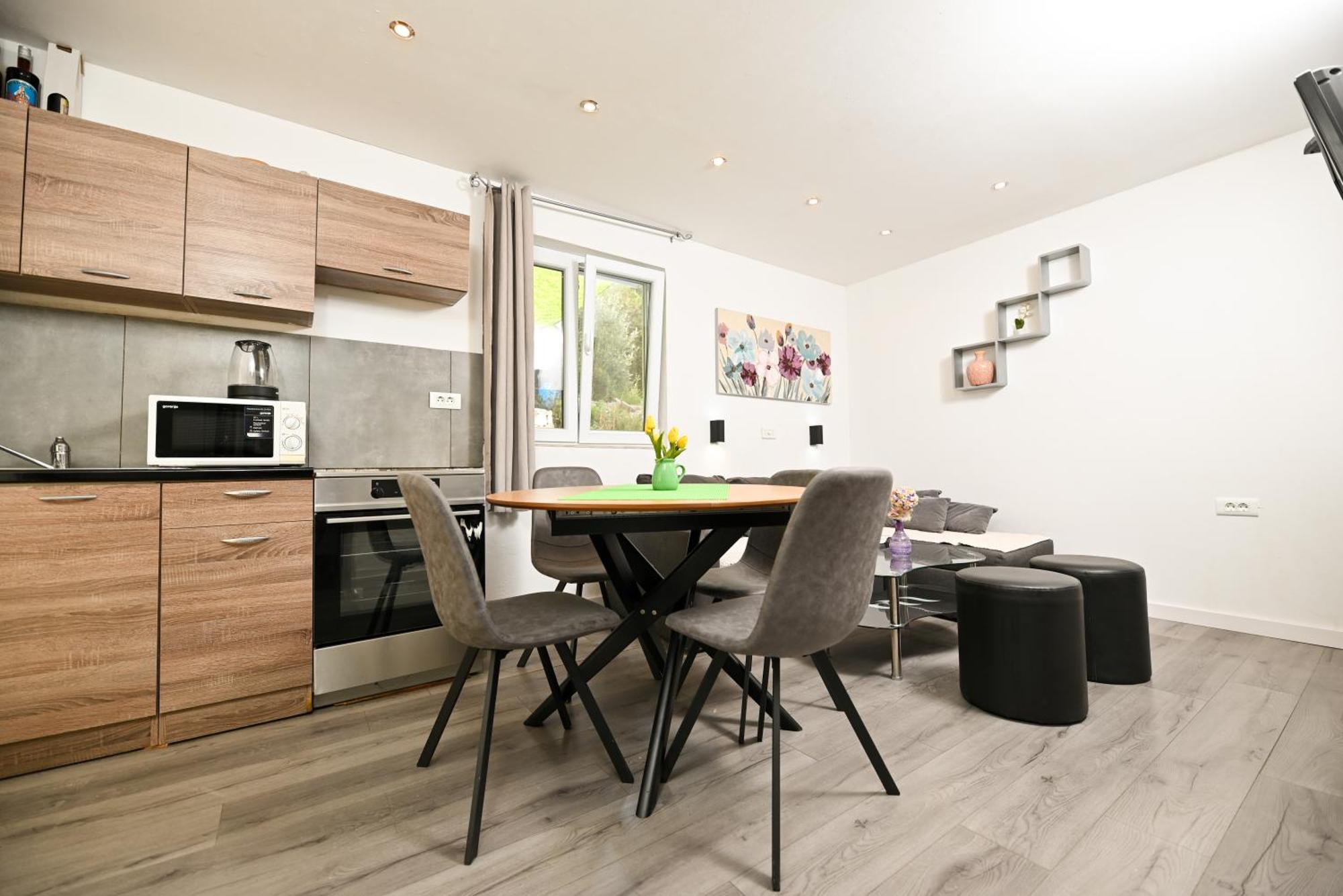 New,Close To The Beach Apartment With Domestic Olive Oil And Wine Трогир Экстерьер фото